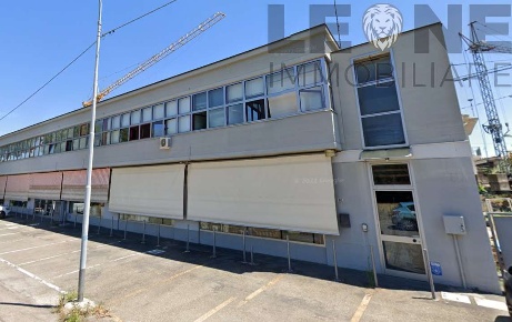 Foto Negozio a Vignola di 880 m² con 10 locali in vendita