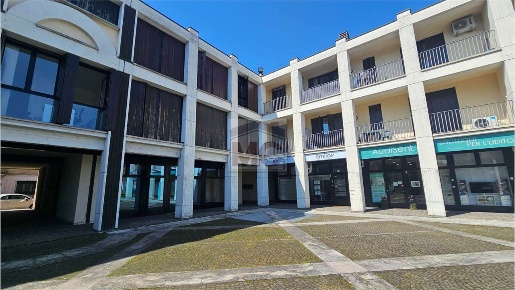 Foto Ufficio in Resistenza 24/b, Rubiera Centro di 175 m² con 5 locali