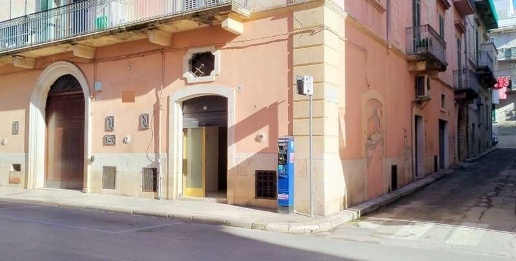 Foto Negozio a Gravina in Puglia di 160 m² con 2 locali in vendita