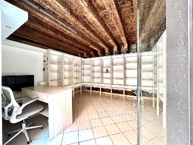 Foto Negozio in Campiello Spechiera, Venezia di 25 m² con 1 locali
