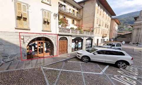 Foto Negozio in Piazza Zignoni 39, San Giovanni Bianco Centro di 78 m²