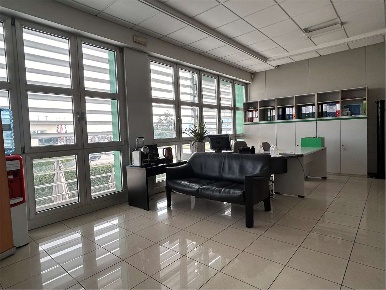 Foto Ufficio a Mirano di 350 m² con 8 locali in affitto