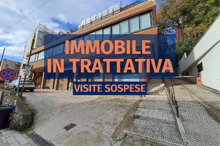 Foto Ufficio in Via martiri della Resistenza 59, Ancona Regione di 272 m²