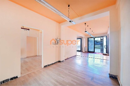 Foto Negozio in Via Caprera, Perugia Madonna Alta - Prepo di 70 m²