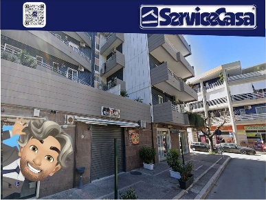 Foto Negozio in VIALE DI LEVANTE, Cerignola Centro di 56 m² con 2 locali