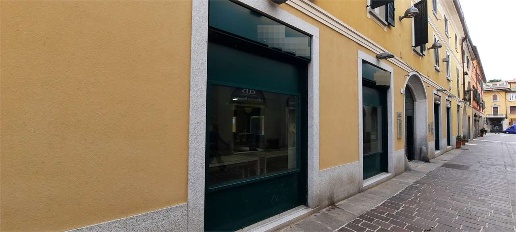 Foto Negozio in Via Matteotti, Cantù Centro di 110 m² con 1 locali