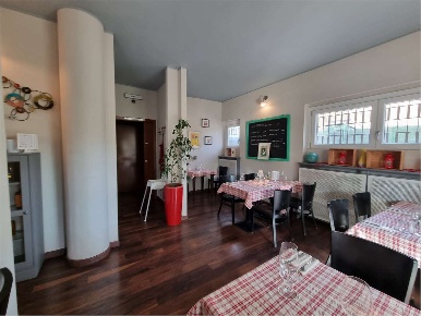 Foto Attività commerciale in Via Volta 1, Faloppio di 170 m² con 3 locali