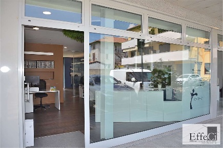 Foto Negozio in Via San Martino 3, Angera Centro di 78 m² con 1 locali