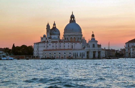 Foto Negozio in San Polo 2800, Venezia San Polo di 100 m² con 2 locali