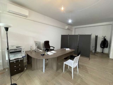 Foto Ufficio a Reggio nell'Emilia di 50 m² con 1 locali in affitto