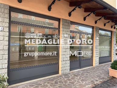Foto Negozio in San Damaso, Modena San Damaso di 183 m² con 4 locali