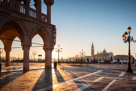 Foto Negozio in San Polo 1723, Venezia San Polo di 300 m² con 8 locali
