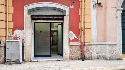 Foto Negozio a Bari di 45 m² con 2 locali in vendita