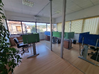 Foto Ufficio a Sarzana di 150 m² con 6 locali in vendita