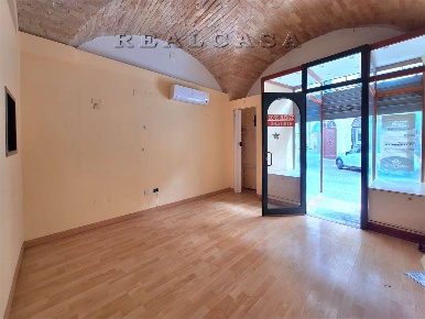 Foto Negozio a Osimo di 37 m² con 3 locali in vendita