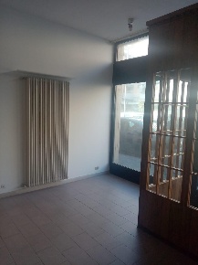 Foto Locale commerciale a Carrara Marina di Carrara di 120 m² con 2 locali