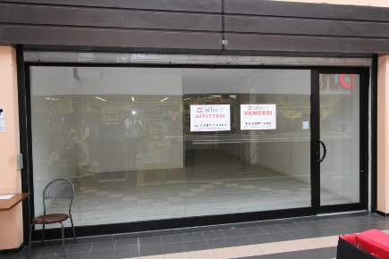 Foto Locale commerciale a Pontedera Villaggi, Bellaria di 64 m² in affitto