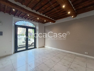 Foto Laboratorio a Lucca Sant'Anna di 48 m² con 2 locali in affitto