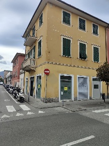 Foto Negozio a Sestri Levante Centro di 80 m² con 4 locali in vendita