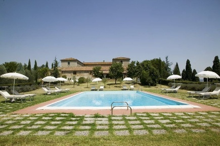 Foto Agriturismo a San Quirico d'Orcia Centro di 1075 m² con 25 locali