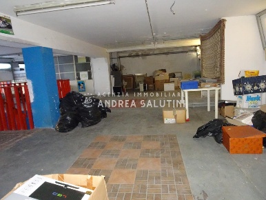 Foto Locale commerciale a Pontedera Centro di 450 m² con 7 locali