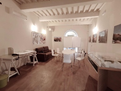 Foto Locale commerciale a Pisa Sant'Antonio di 138 m² con 2 locali