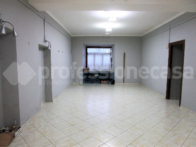 Foto Negozio a San Giuliano Terme San Giuliano Terme Paese di 74 m²