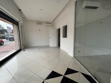 Foto Locale commerciale a Pisa Pratale di 55 m² con 2 locali in affitto