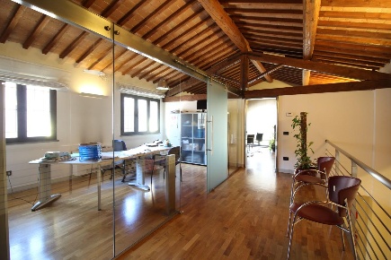 Foto Ufficio a Pontedera Centro di 300 m² con 2 locali in vendita