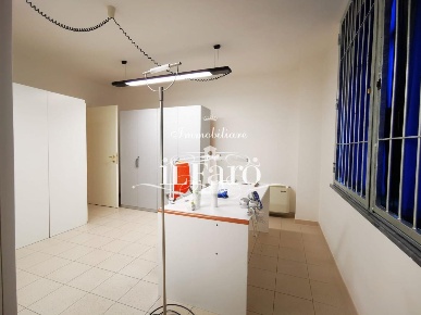 Foto Ufficio a Livorno Shangai di 65 m² con 3 locali in vendita