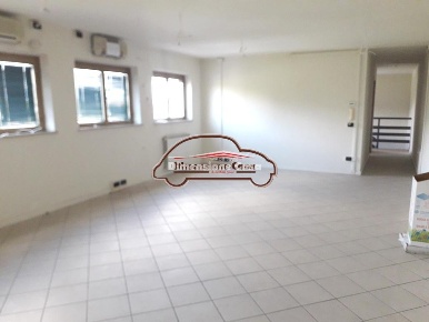 Foto Ufficio a Capannori Verciano - Guamo di 135 m² con 4 locali in affitto