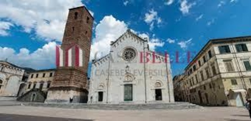 Foto Bar a Pietrasanta di 250 m² con 4 locali in vendita