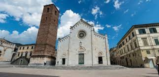 Foto Bar a Pietrasanta di 250 m² con 4 locali in vendita