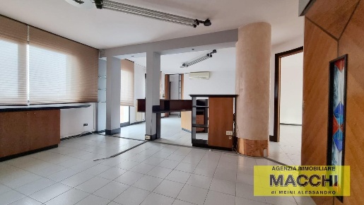 Foto Ufficio a Ponsacco Centro di 115 m² con 2 locali in affitto