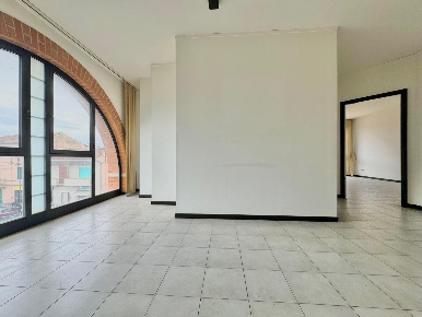 Foto Ufficio a Ponsacco Centro di 85 m² con 4 locali in vendita