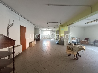 Foto Locale commerciale a Altopascio Altopascio Centro di 130 m² in affitto