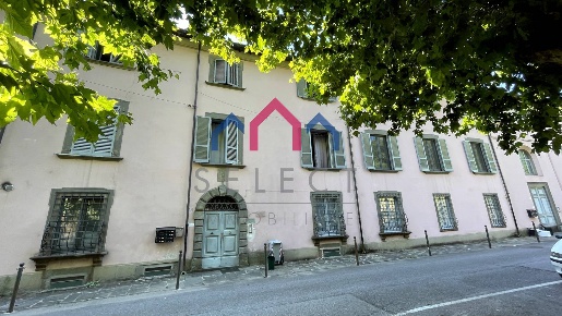 Foto Locale commerciale a Borgo a Mozzano Centro di 97 m² con 4 locali