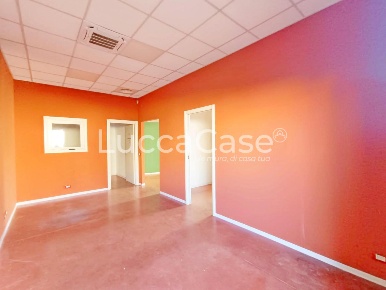 Foto Laboratorio a Lucca San Marco - Acquacalda di 167 m² con 7 locali