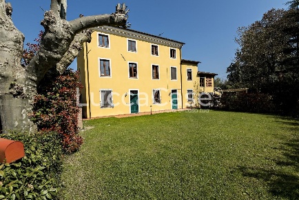 Foto Residence a Lucca Santa Maria a Colle - Ponte San Pietro di 430 m²