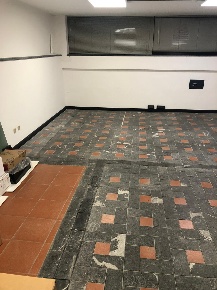 Foto Locale commerciale a Carrara Marina di Carrara di 120 m² con 5 locali