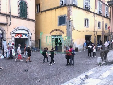 Foto Locale commerciale a Lucca Piazza Napoleone - San Michele di 30 m²
