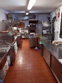 Foto Bar a Santa Maria a Monte Centro di 200 m² con 3 locali in vendita