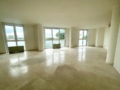 Foto Ufficio a Massa Zona Industriale di 200 m² con 3 locali in vendita