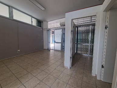 Foto Locale commerciale a Carrara Stadio, Sant'Antonio, Marasio di 35 m²