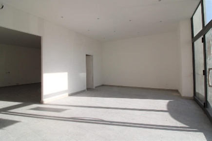 Foto Locale commerciale a Viareggio Centro di 90 m² con 2 locali in affitto