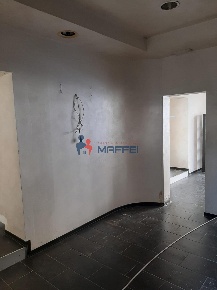 Foto Negozio a Viareggio Centro di 160 m² con 5 locali in vendita
