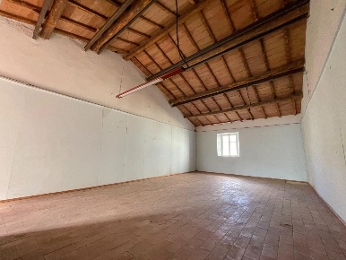 Foto Locale commerciale a Asciano Centro di 125 m² con 4 locali in vendita