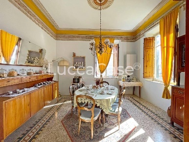 Foto Attività commerciale a Lucca Tempagnano - Picciorana di 200 m²