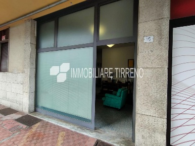 Foto Negozio a Massa Centro di 34 m² con 2 locali in vendita