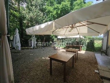 Foto Ristorante a Robassomero di 1900 m² con 7 locali in vendita
